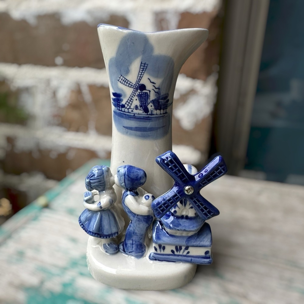 Vintage Dutch Boy w Girl Kissing Holland Figures 5.5" Hand Paint Vase Delft Blue